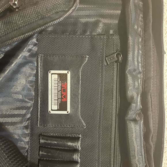Tumi briefcase feel free to offer - Picture 2 of 4